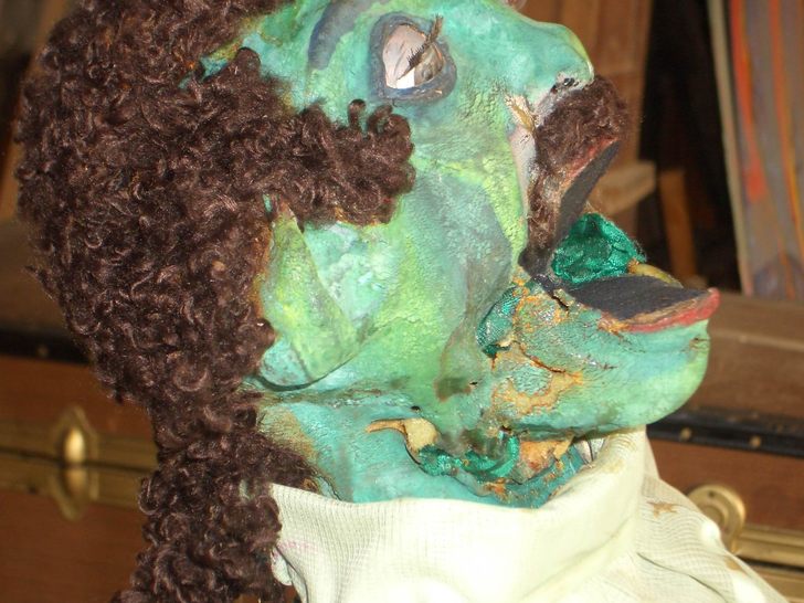 Personaggio 3 prima del restauro